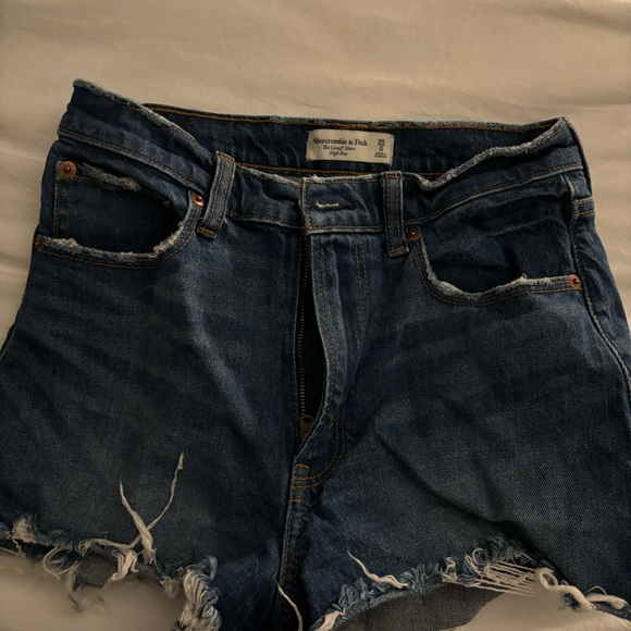 Women’s high rise 90s cutoff short - Picture 2 of 3